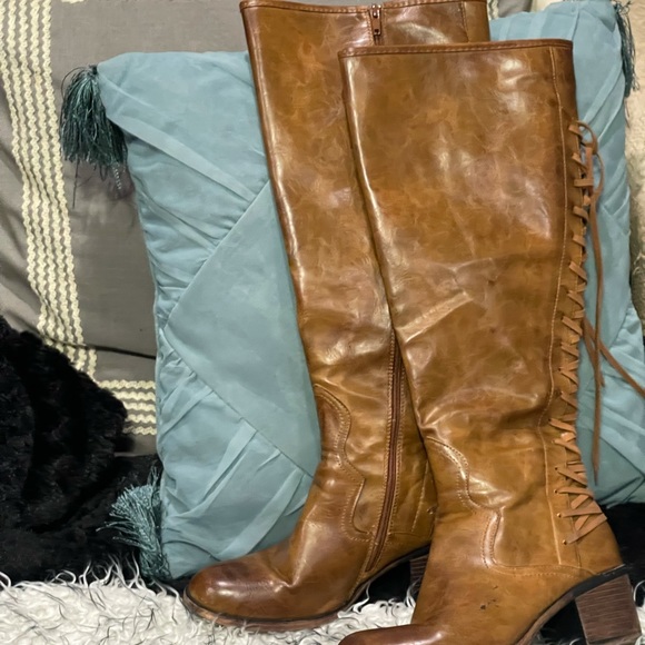 Knee  high boots - Picture 3 of 4